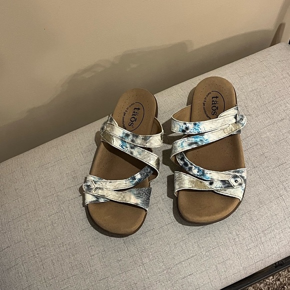 Taos Double U Leather Slide Sandals White/teal/blush, size 6 - Picture 3 of 5
